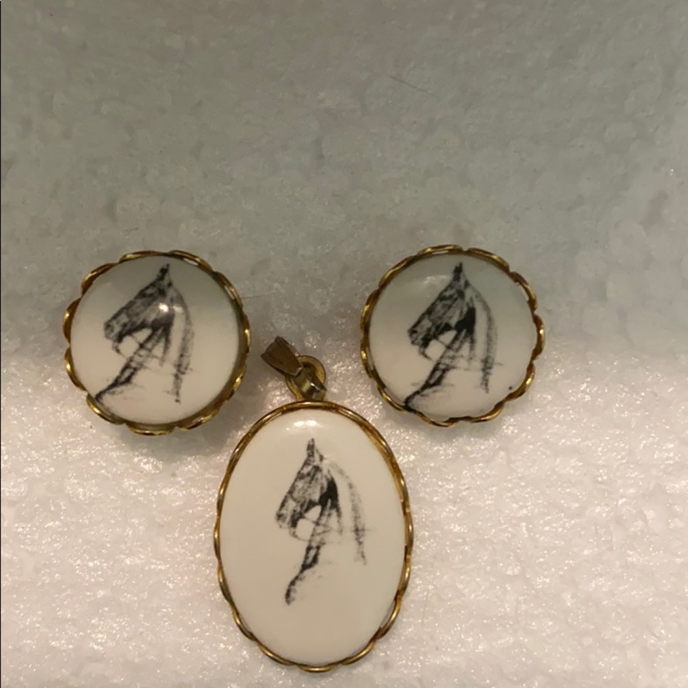 Horse head necklace pendant matching earrings set